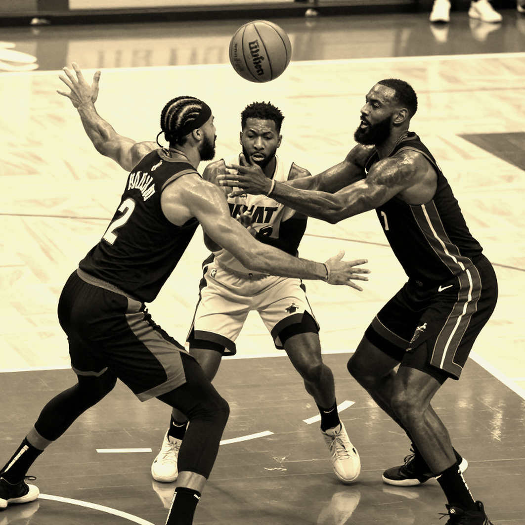 Rüdiger's Minutes Ledger: The Bench, a 2027 Contract and Two Births Registered in London Rüdiger's Minutes Ledger: The Bench, a 2027 Contract and Two Births Registered in London